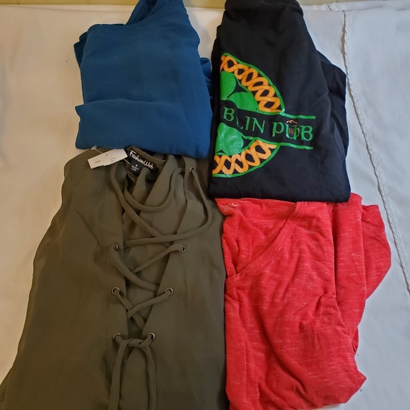 Womens size small bundle (4) - Picture 6 of 6